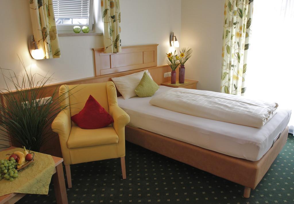 Apart-Hotel Pension Rossmayer Bad Fussing Room photo