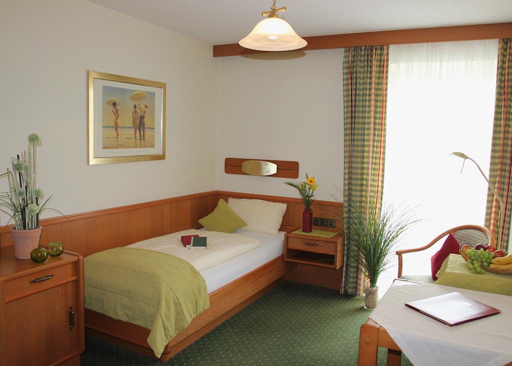 Apart-Hotel Pension Rossmayer Bad Fussing Room photo